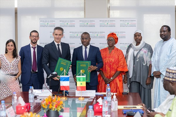 Sénégal : Plus de 16 milliards FCFA de la France pour booster l'industrie  pharma