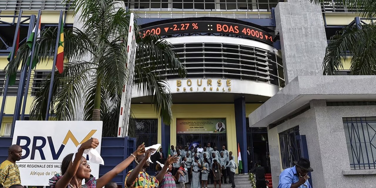 La BRVM franchit le cap des 11 000 milliards de FCFA, une étape clé ...