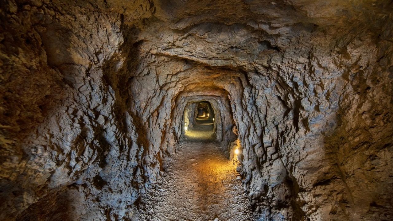 Côte d’Ivoire : Le gouvernement attribue 3 nouveaux permis de recherche aurifère à Avesoro et Barrick Gold