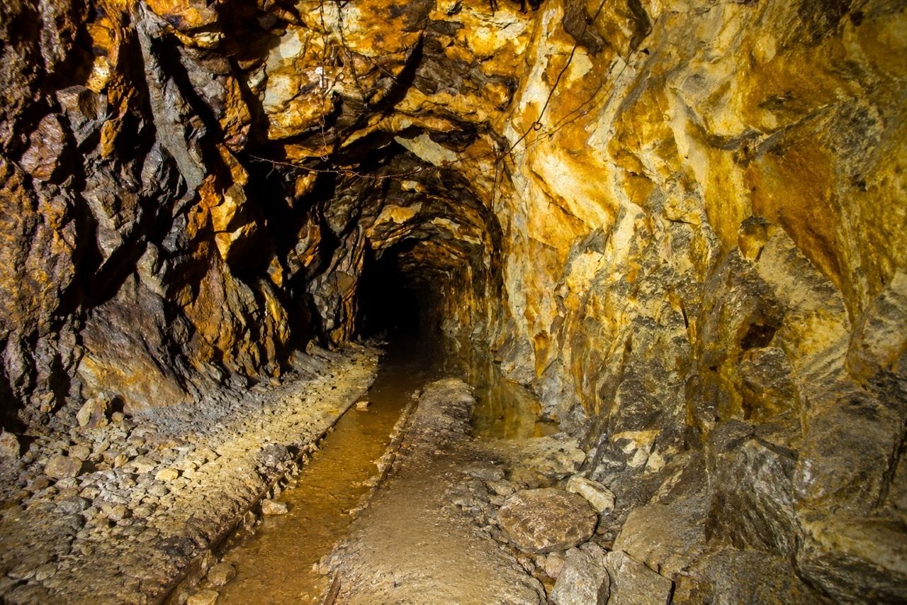 Côte d’Ivoire : Le gouvernement attribue 4 nouveaux permis de recherche aurifère pour accélérer l’exploration minière