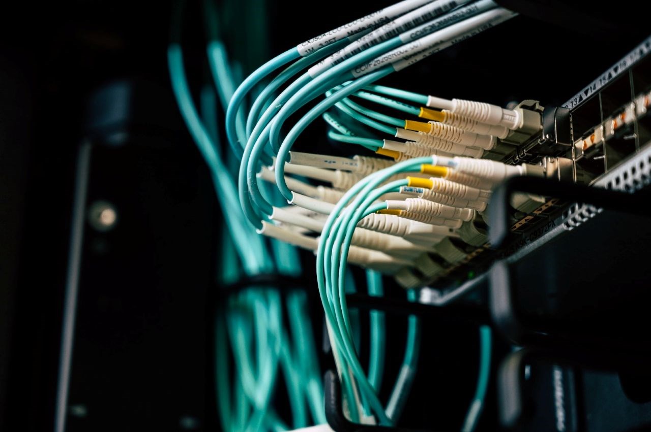 Connectivité au Cloud : Le manque de fiabilité ralentit les entreprises de plus de 10 heures par semaine (Étude)