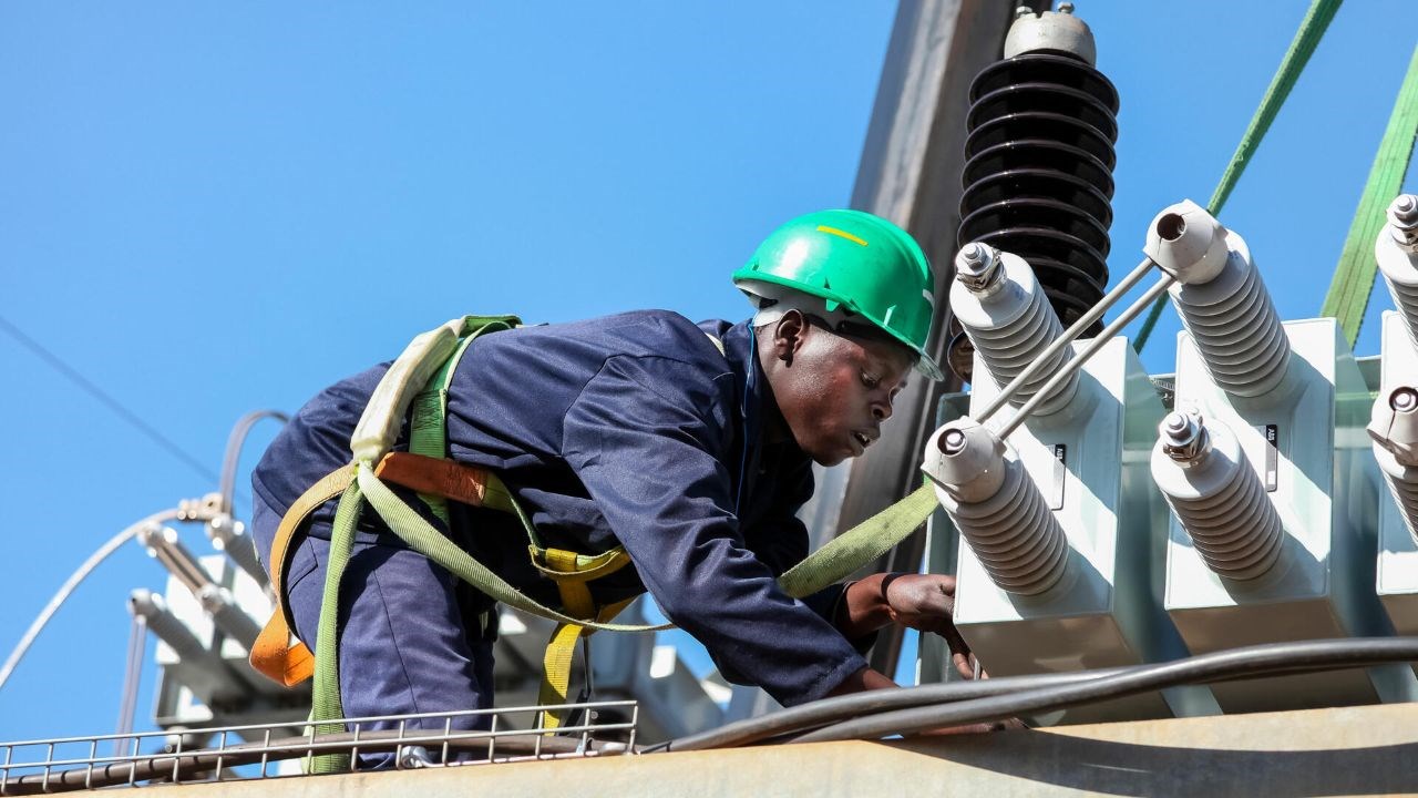 Côte d’Ivoire : Plus de 67 milliards FCFA de la BAD pour étendre l’accès à l’électricité à plus de 100 000 ménages