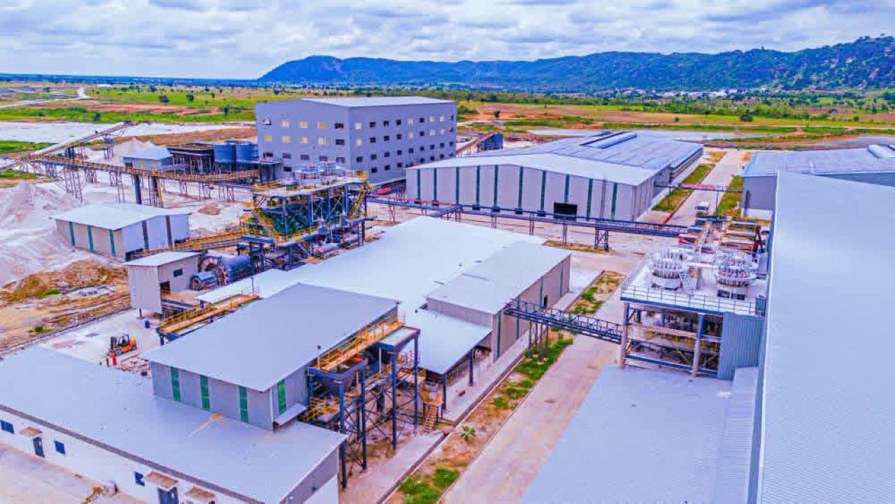Le Nigeria inaugure la plus grande usine de traitement du lithium d’Afrique de l’Ouest